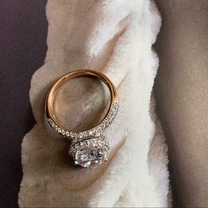 Elegant oval cut ring with zirconias.